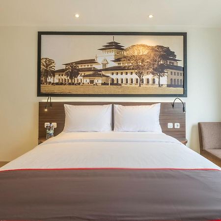 בנדונג Super Oyo Collection O Hotel Pasar Baru Heritage מראה חיצוני תמונה