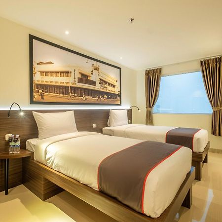 בנדונג Super Oyo Collection O Hotel Pasar Baru Heritage מראה חיצוני תמונה