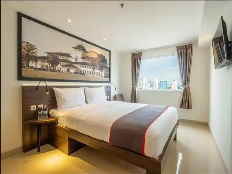 בנדונג Super Oyo Collection O Hotel Pasar Baru Heritage מראה חיצוני תמונה