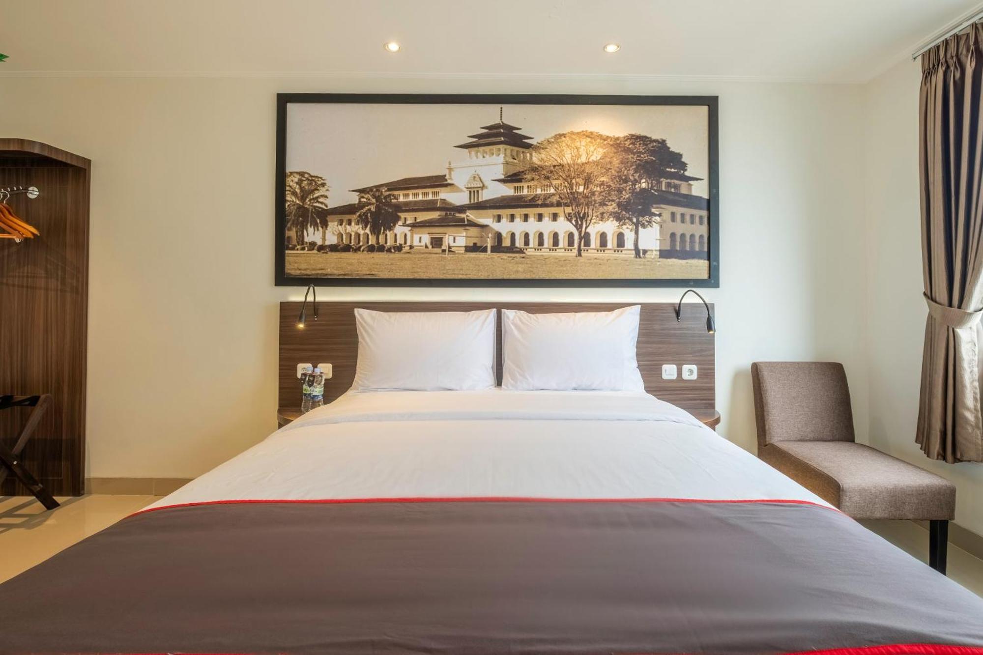 בנדונג Super Oyo Collection O Hotel Pasar Baru Heritage מראה חיצוני תמונה