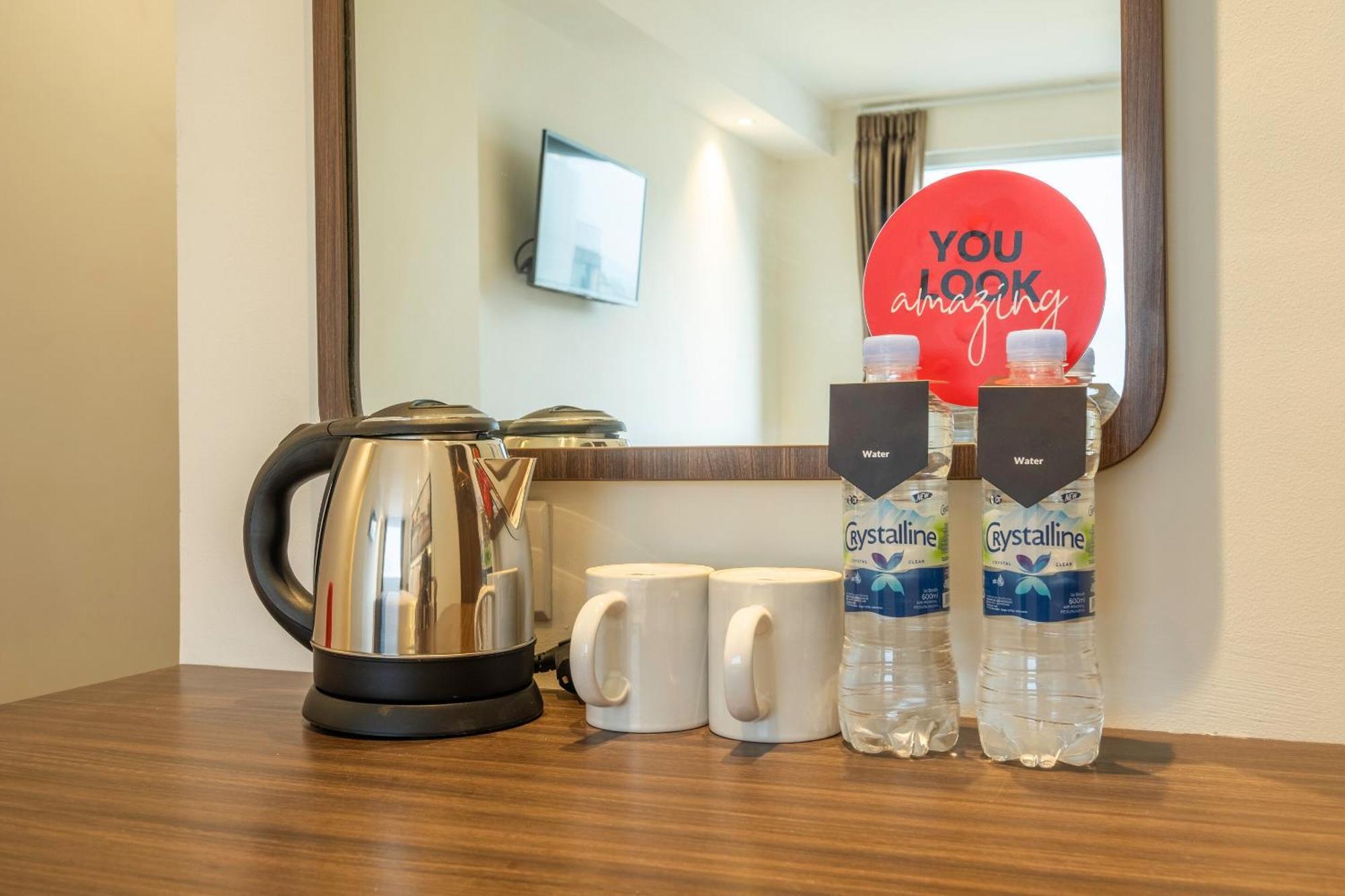 בנדונג Super Oyo Collection O Hotel Pasar Baru Heritage מראה חיצוני תמונה